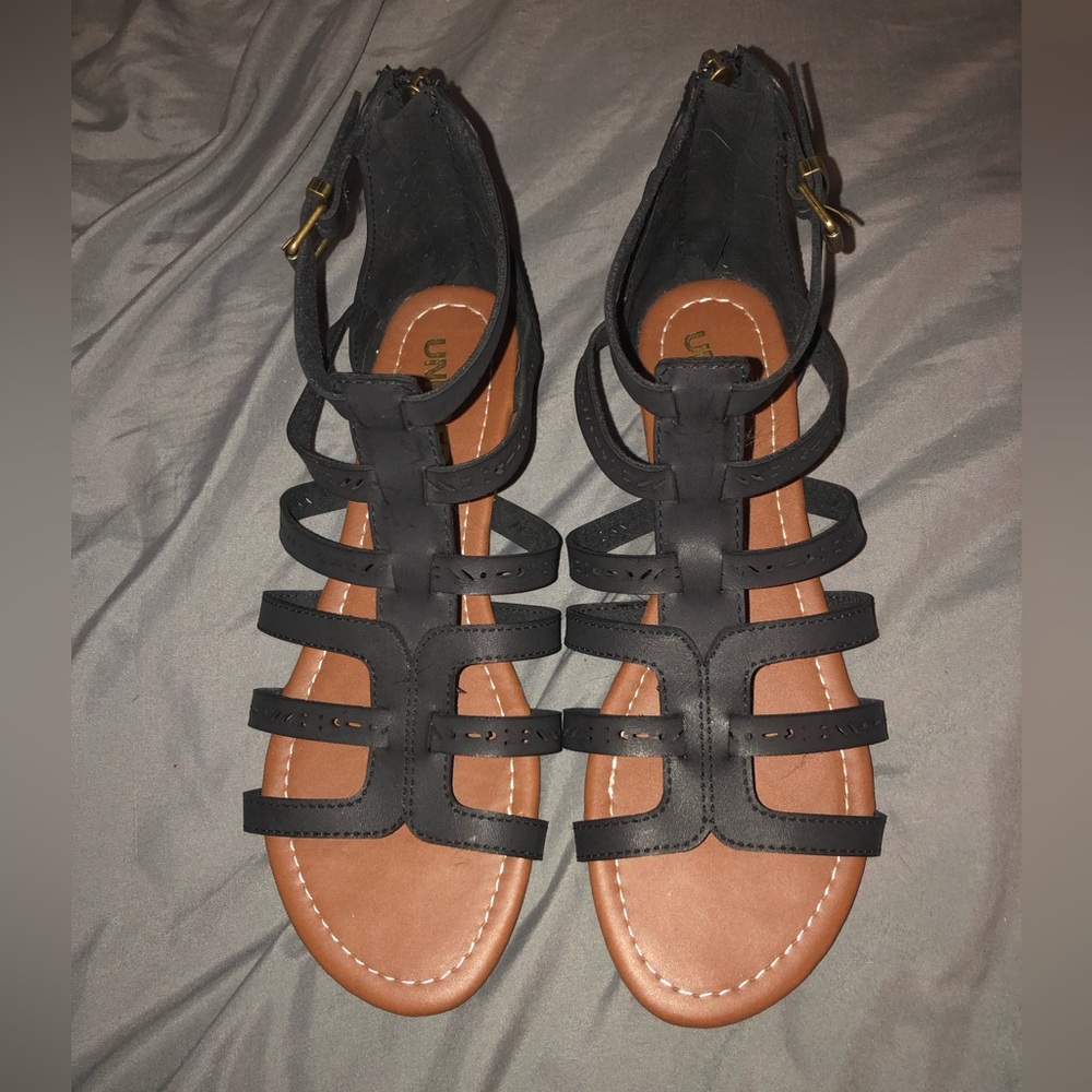 UNR8ED sandals size 8.5. Zip up back. Black and Tan.